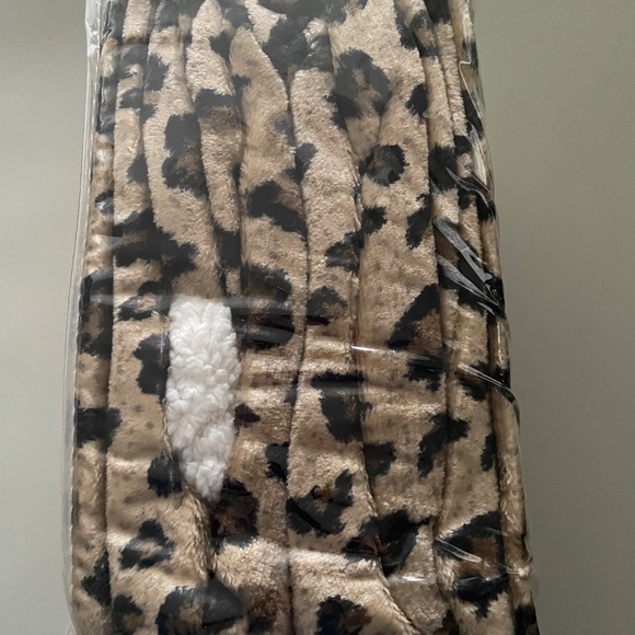 NEW Soft and Cozy LEOPARD Print with SHERPA TRIM KING Size Blanket KING/CAL KG - Picture 5 of 5